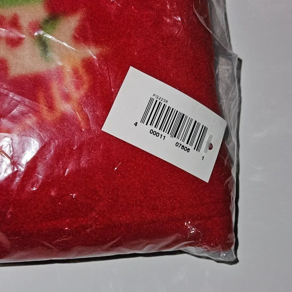 NEW Disneyland Resort Santas Reindeer Roundup Red Blanket Christmas Mickey Pluto